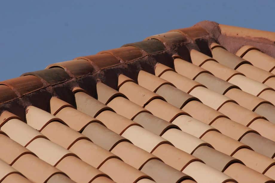 Pourquoi choisir Hortica Travaux 77 pour un démoussage de toiture à Courtry ?